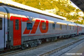 Il treno Espresso 13022 Mosca-Nizza: la carrozza letto DeLuxe tipo WLSRmee in composizione al treno internazionale. (Ventimiglia, 25/09/2010; © Jacopo Raspanti / tuttoTreno)